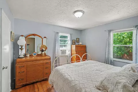 Bedroom - 558 State Rd, Cleves, OH 45002 photo 2 of 4
