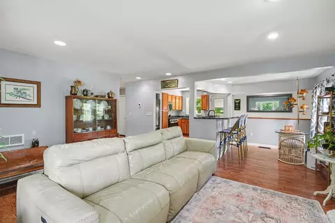 Living - 558 State Rd, Cleves, OH 45002 photo 2 of 3