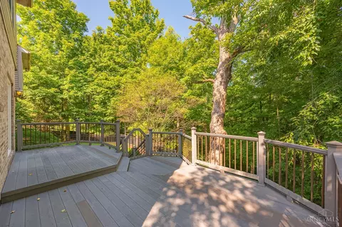 Exterior - 2292 Endovalley Dr, Cincinnati, OH 45244 photo 9 of 15