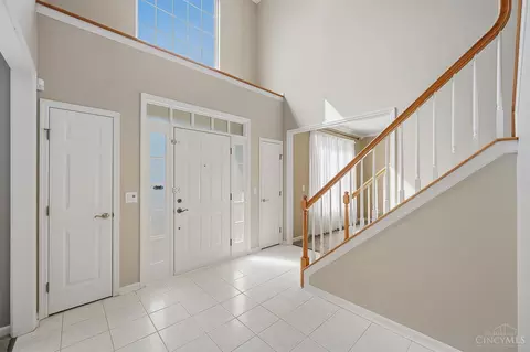 Entry Way - 2292 Endovalley Dr, Cincinnati, OH 45244 photo 5 of 12