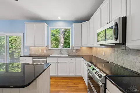 Kitchen - 2292 Endovalley Dr, Cincinnati, OH 45244 photo 4 of 4