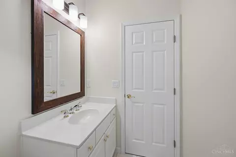 Bath - 2292 Endovalley Dr, Cincinnati, OH 45244 photo 2 of 9
