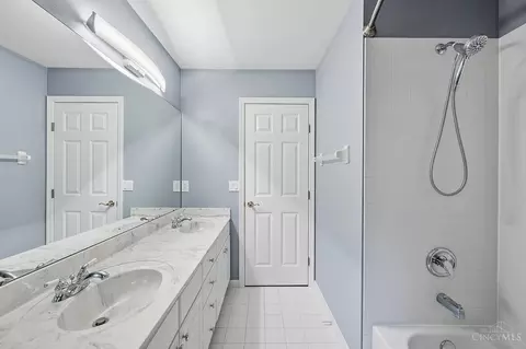 Bath - 2292 Endovalley Dr, Cincinnati, OH 45244 photo 7 of 9