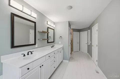 Bath - 2292 Endovalley Dr, Cincinnati, OH 45244 photo 4 of 9