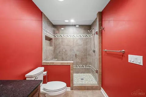 Bath - 2292 Endovalley Dr, Cincinnati, OH 45244 photo 8 of 9