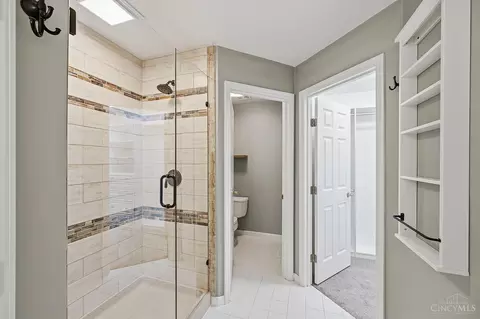 Bath - 2292 Endovalley Dr, Cincinnati, OH 45244 photo 3 of 9