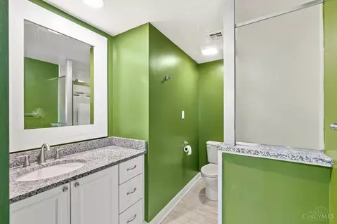 Bath - 810 Matson Pl, Cincinnati, OH 45204 photo 2 of 3