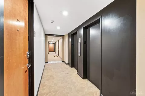 Entry Way - 810 Matson Pl, Cincinnati, OH 45204 photo 1 of 2