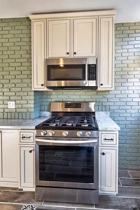 Kitchen - 3677 Herbert Ave, Cheviot, OH 45211 photo 4 of 5