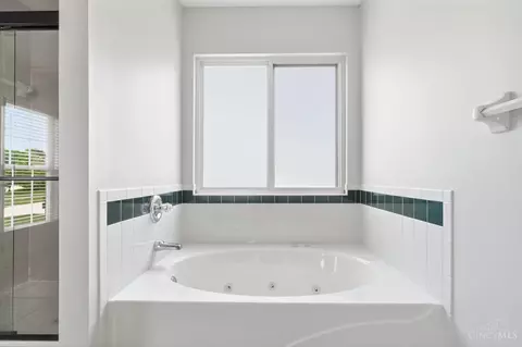 Bath - 797 Dorgene Ln, Cincinnati, OH 45244 photo 6 of 7