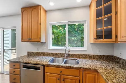 Kitchen - 797 Dorgene Ln, Cincinnati, OH 45244 photo 6 of 7