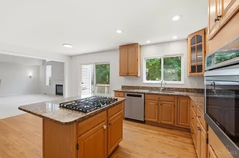 Kitchen - 797 Dorgene Ln, Cincinnati, OH 45244 photo 5 of 7