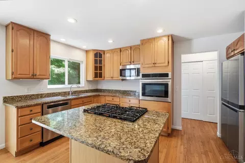 Kitchen - 797 Dorgene Ln, Cincinnati, OH 45244 photo 3 of 7