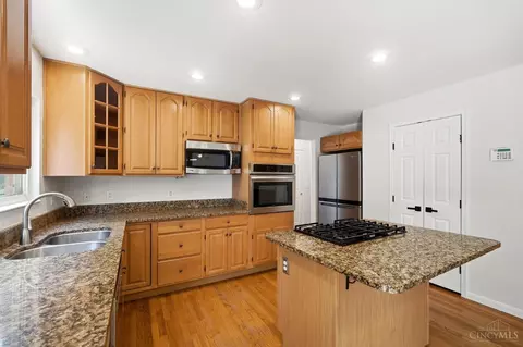 Kitchen - 797 Dorgene Ln, Cincinnati, OH 45244 photo 4 of 7