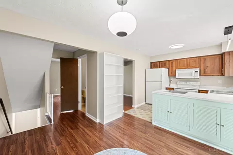 Kitchen - 4102 Independence Dr, Cincinnati, OH 45255 photo 2 of 6