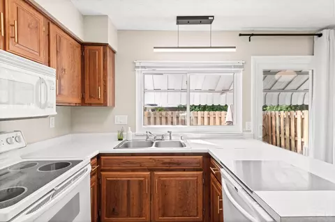 Kitchen - 4102 Independence Dr, Cincinnati, OH 45255 photo 5 of 6