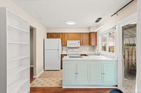 Kitchen - 4102 Independence Dr, Cincinnati, OH 45255 photo 1 of 6