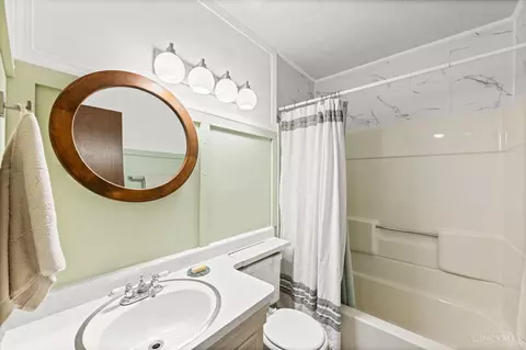 Bath - 4102 Independence Dr, Cincinnati, OH 45255 photo 2 of 2