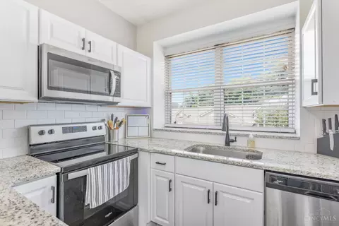 Kitchen - 6509 Silverfox Dr, Cincinnati, OH 45230 photo 2 of 3