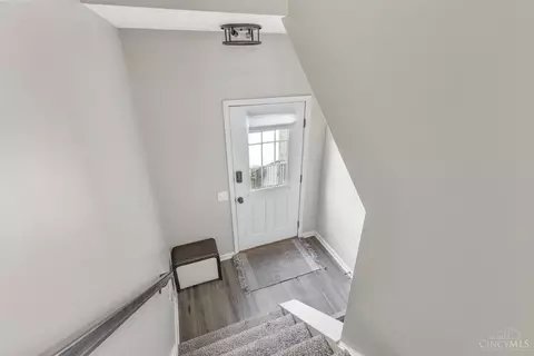 Entry Way - 6509 Silverfox Dr, Cincinnati, OH 45230 photo 3 of 4