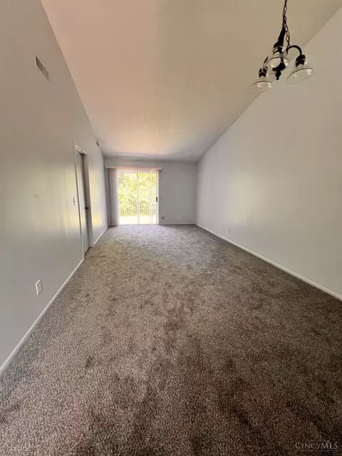 Living - 3607 Parfore Ct, Cincinnati, OH 45245 photo 2 of 2
