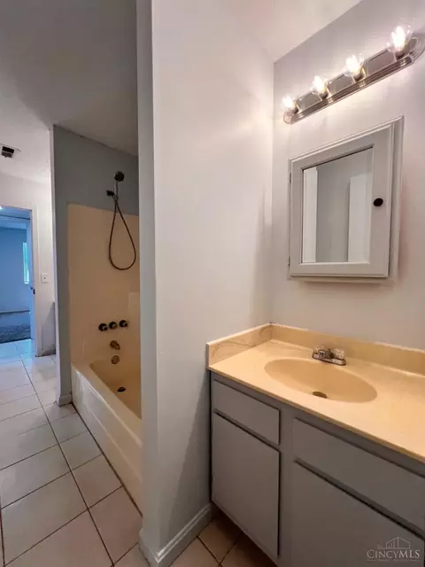 Bath - 3607 Parfore Ct, Cincinnati, OH 45245 photo 2 of 2