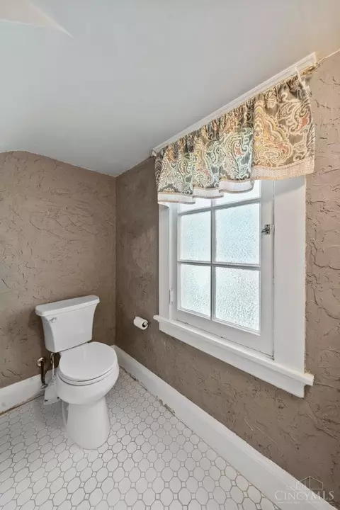 Bath - 3940 Red Bud Ave, Cincinnati, OH 45229 photo 2 of 15