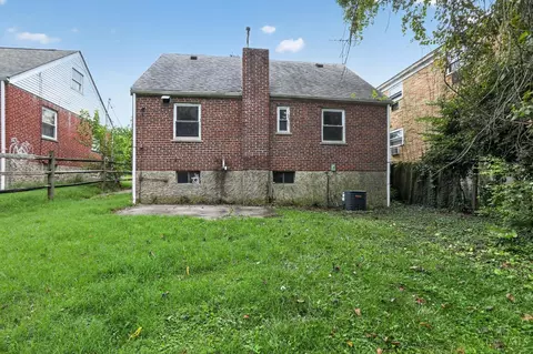 Exterior - 8243 Daly Rd, Cincinnati, OH 45231 photo 6 of 8