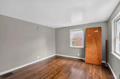 Bedroom - 8243 Daly Rd, Cincinnati, OH 45231 photo 1 of 6