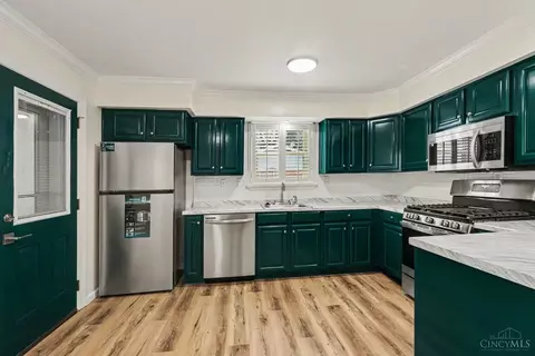 Kitchen - 12175 Snider Rd, Cincinnati, OH 45249 photo 2 of 2