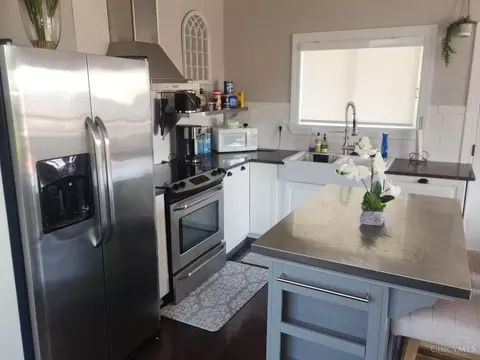 Kitchen - 399 Oregon St, Cincinnati, OH 45202 photo 2 of 6