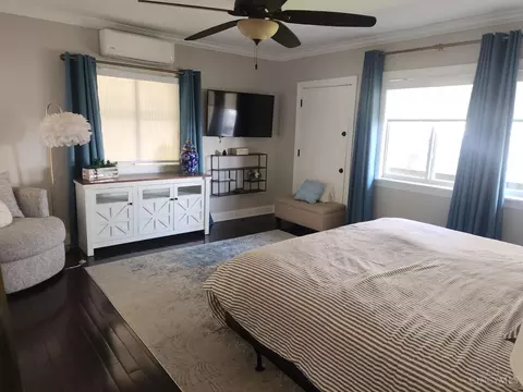 Bedroom - 399 Oregon St, Cincinnati, OH 45202 photo 3 of 4