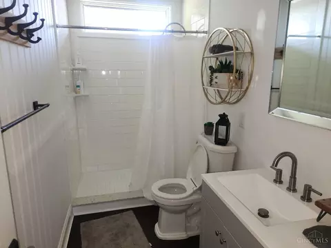 Bath - 399 Oregon St, Cincinnati, OH 45202 photo 1 of 2