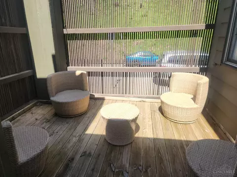Exterior - 399 Oregon St, Cincinnati, OH 45202 photo 6 of 9