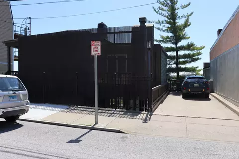 Exterior - 399 Oregon St, Cincinnati, OH 45202 photo 2 of 9