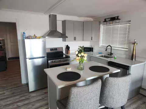 Kitchen - 399 Oregon St, Cincinnati, OH 45202 photo 6 of 6