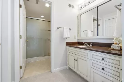 Bath - 415 Bond Pl, Cincinnati, OH 45206 photo 1 of 6