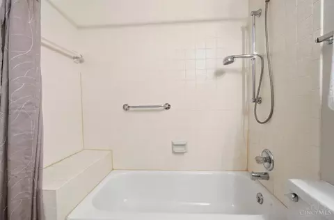 Bath - 415 Bond Pl, Cincinnati, OH 45206 photo 6 of 6