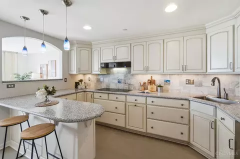 Kitchen - 415 Bond Pl, Cincinnati, OH 45206 photo 7 of 10