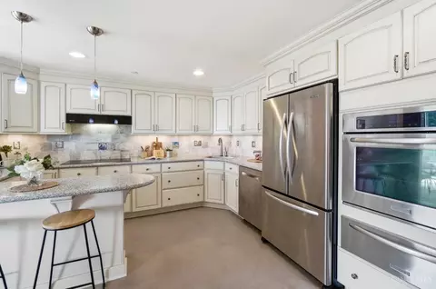 Kitchen - 415 Bond Pl, Cincinnati, OH 45206 photo 6 of 10