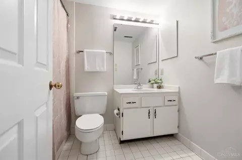 Bath - 415 Bond Pl, Cincinnati, OH 45206 photo 5 of 6