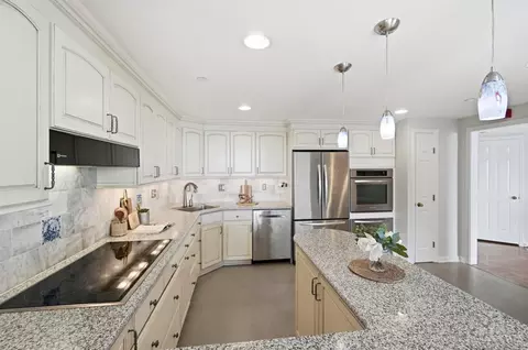 Kitchen - 415 Bond Pl, Cincinnati, OH 45206 photo 4 of 10