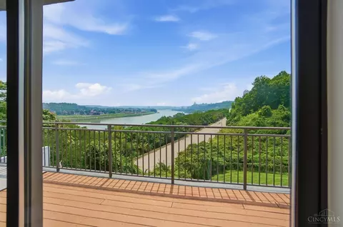 View/Area - 415 Bond Pl, Cincinnati, OH 45206 photo 2 of 6
