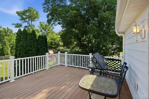 Exterior - 830 Sunderland Dr, Cincinnati, OH 45255 photo 5 of 9