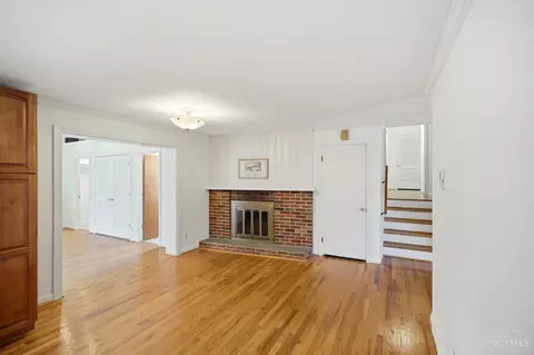 Living - 830 Sunderland Dr, Cincinnati, OH 45255 photo 3 of 5