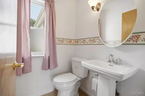 Bath - 830 Sunderland Dr, Cincinnati, OH 45255 photo 1 of 7