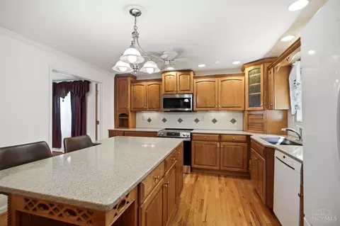 Kitchen - 830 Sunderland Dr, Cincinnati, OH 45255 photo 3 of 5