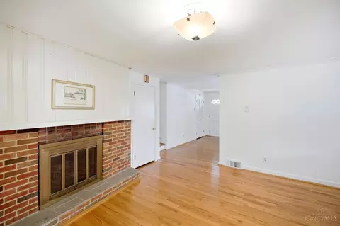 Living - 830 Sunderland Dr, Cincinnati, OH 45255 photo 4 of 5