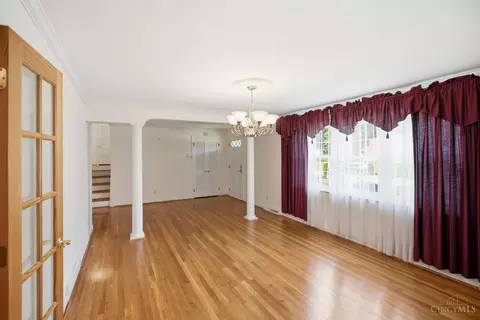 Living - 830 Sunderland Dr, Cincinnati, OH 45255 photo 1 of 5