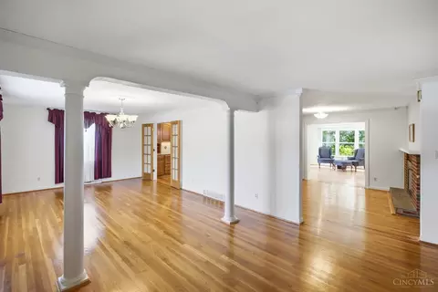 Living - 830 Sunderland Dr, Cincinnati, OH 45255 photo 2 of 5